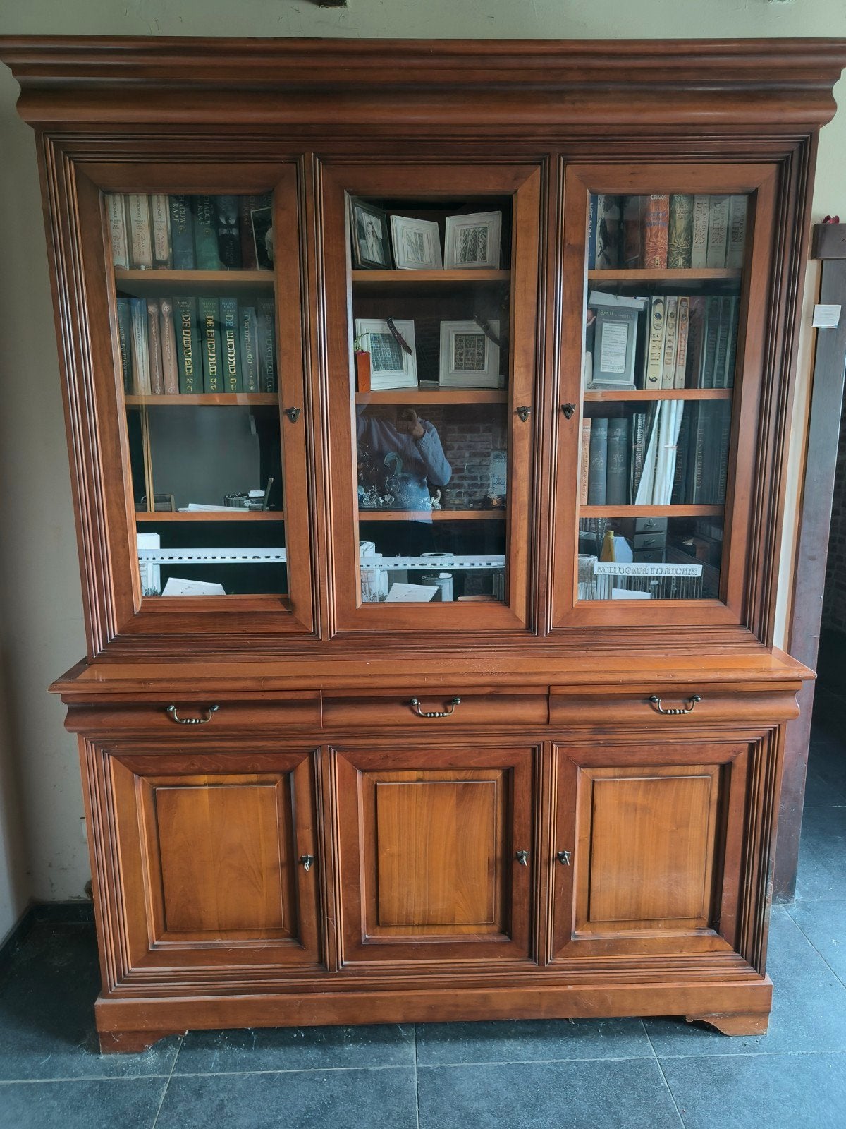 Klassieke vitrine-/boekenkast, Ophalen