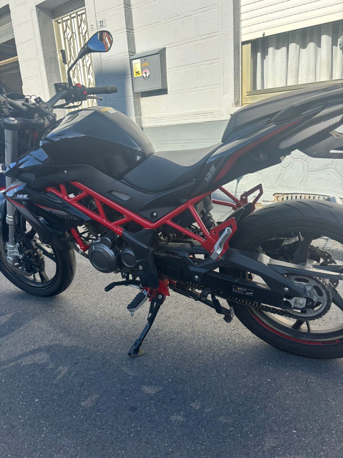 Benelli BN125, Motoren, Particulier, 125 cc, 11 kW of minder, ABS