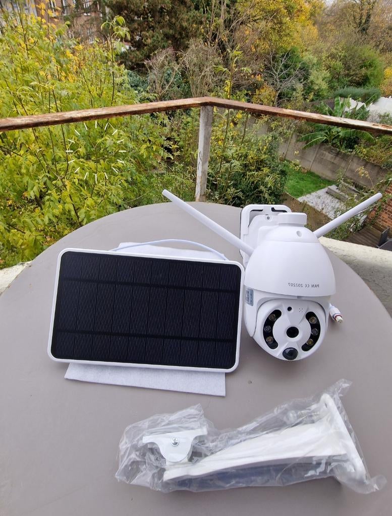Caméra wifi rotative solaire avec batterie intégrées