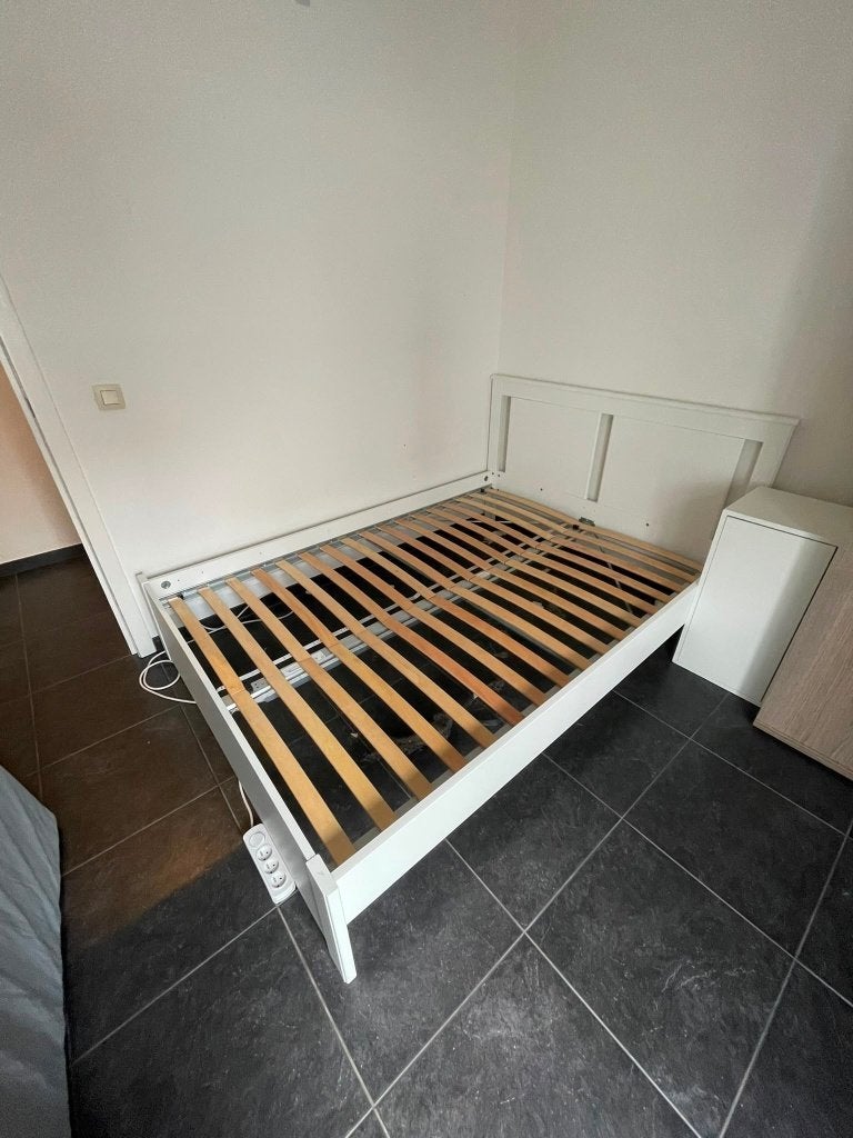 Bedframe IKEA SONGESAND, wit, 140x200 cm, Huis en Inrichting, Slaapkamer | Bedden, Ophalen, Wit, 140 cm, Zo goed als nieuw
