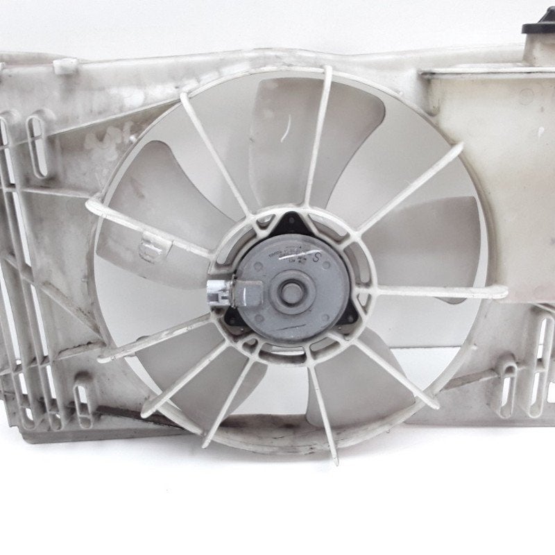 VENTILATEUR C Toyota Corolla Verso (R10 / 11), Dhr. M. Roggen, Toyota, Stadsweg 37 37
9917 PV  WIRDUM GR., NL, Utilisé