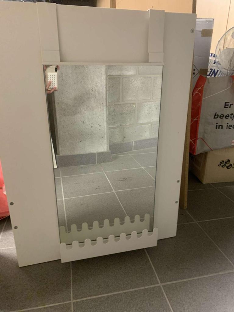 Te koop: Handige IKEA Garnes Deurspiegel / Hangspiegel met o, Ophalen, Minder dan 50 cm, Zo goed als nieuw, Minder dan 100 cm