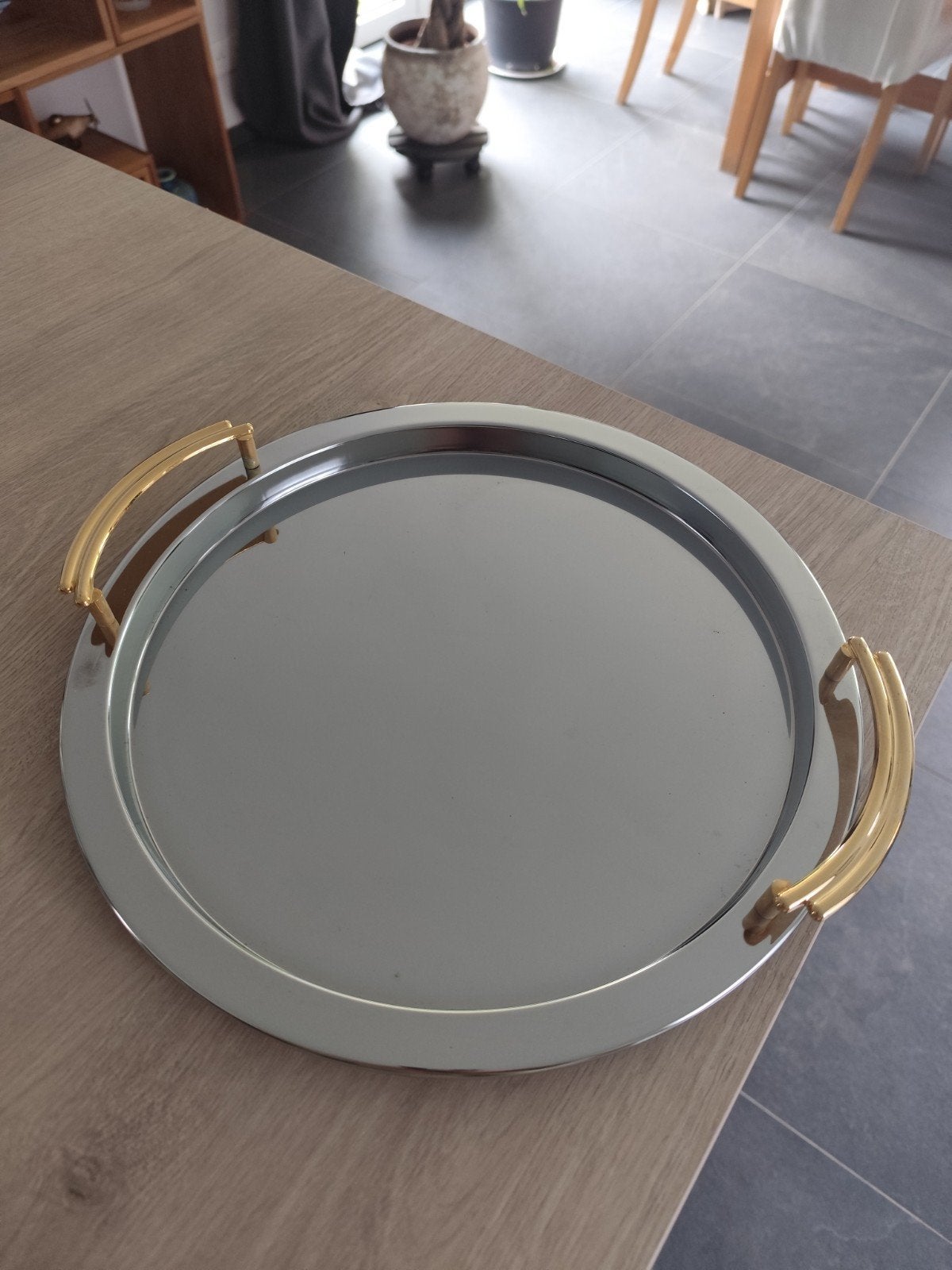 Plateau de service rond en inox avec poignées dorées, Maison & Meubles, Enlèvement ou Envoi, Avec poignées, Rond, Plateau de service