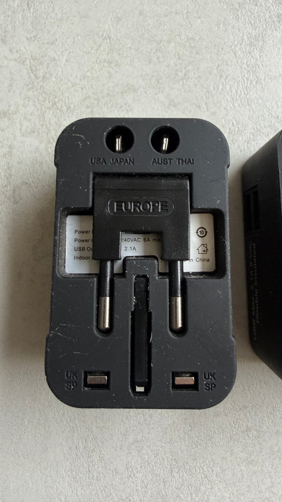 Chargeur universel, Enlèvement, Comme neuf