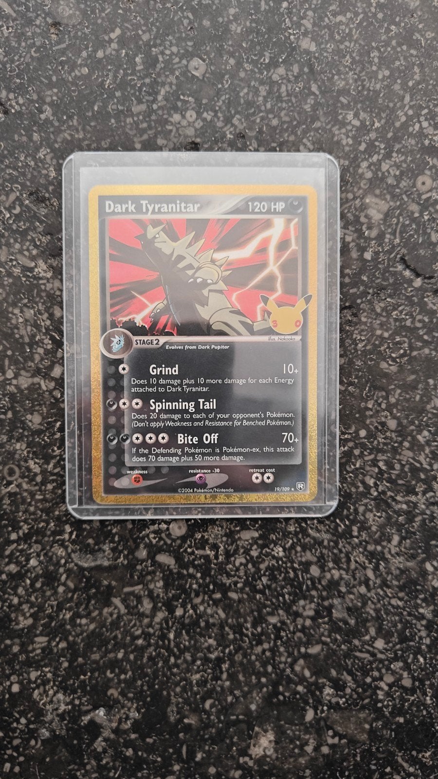 30th celebrations - Dark tyranitar, Hobby & Loisirs créatifs, Enlèvement ou Envoi, Neuf, Cartes en vrac
