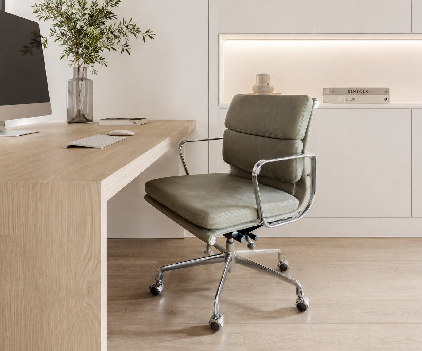 Vitra Eames ea 217 mint groen leder bureaustoel, Huis en Inrichting, Bureaustoelen, Zo goed als nieuw, Bureaustoel, Groen, Ophalen