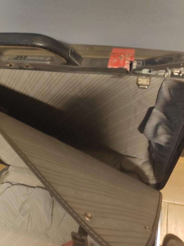 Valise Samsonite grande, Plastique dur, Enlèvement, Utilisé, 60 à 70 cm