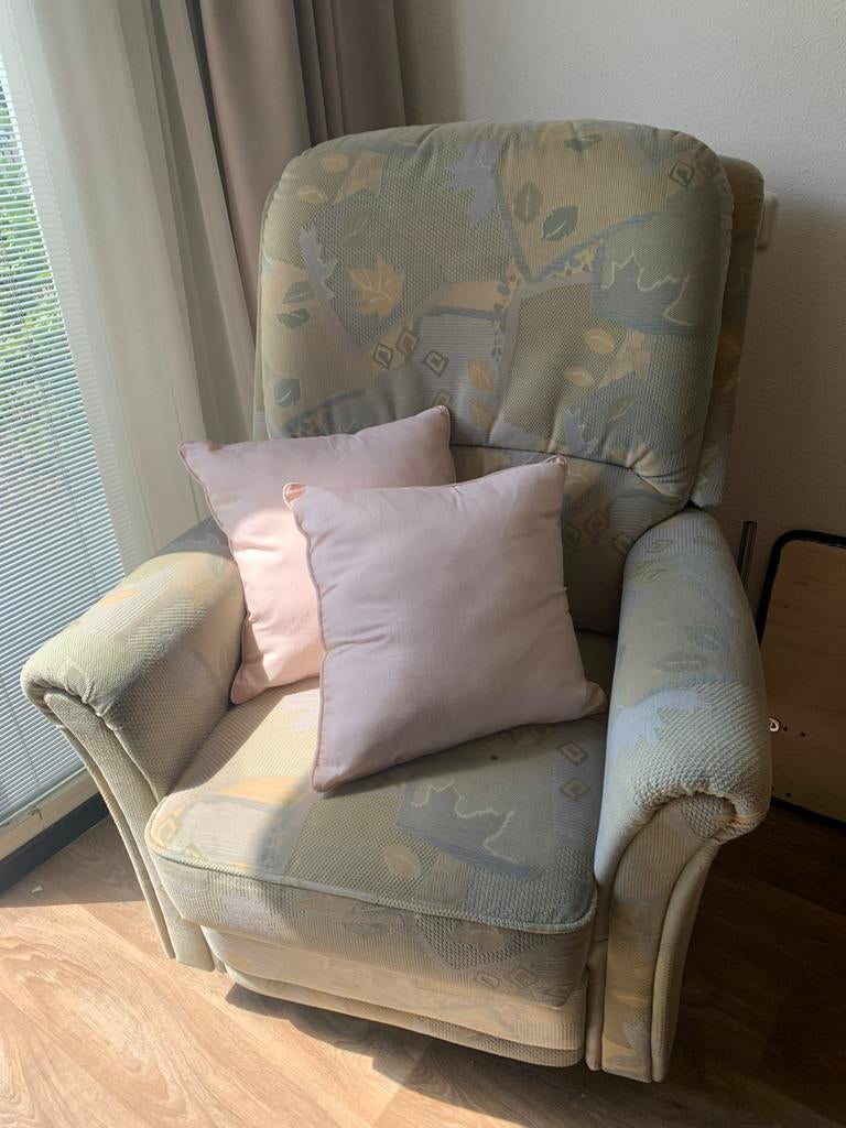 Fauteuil électrique gratuit avec revêtement en tissu élégant, Maison & Meubles, Canapés | Sofas & Chaises Longues, Utilisé, Une personne