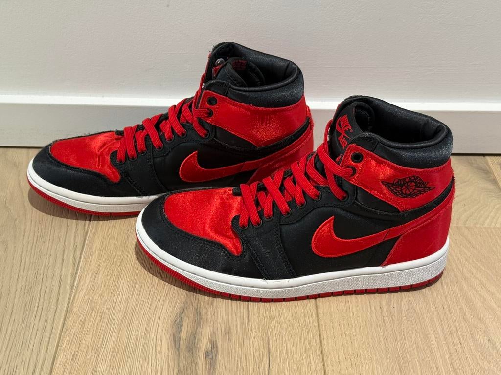 Nike Air Jordan 1 Retro High OG "Satin Bred" (maat EUR 37.5), Kinderen en Baby's, Kinderkleding | Schoenen en Sokken, Zo goed als nieuw