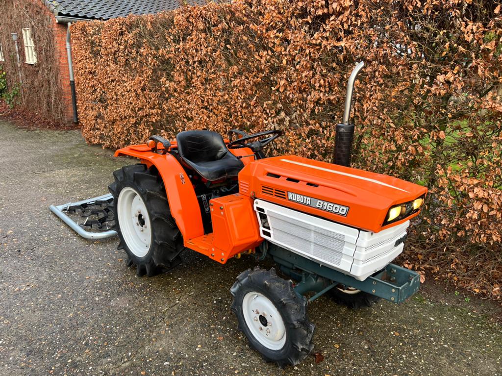 Kubota minitractor|4x4|16PK| Frees-Culter-Ploeg-Bakje-Sleep, Ophalen