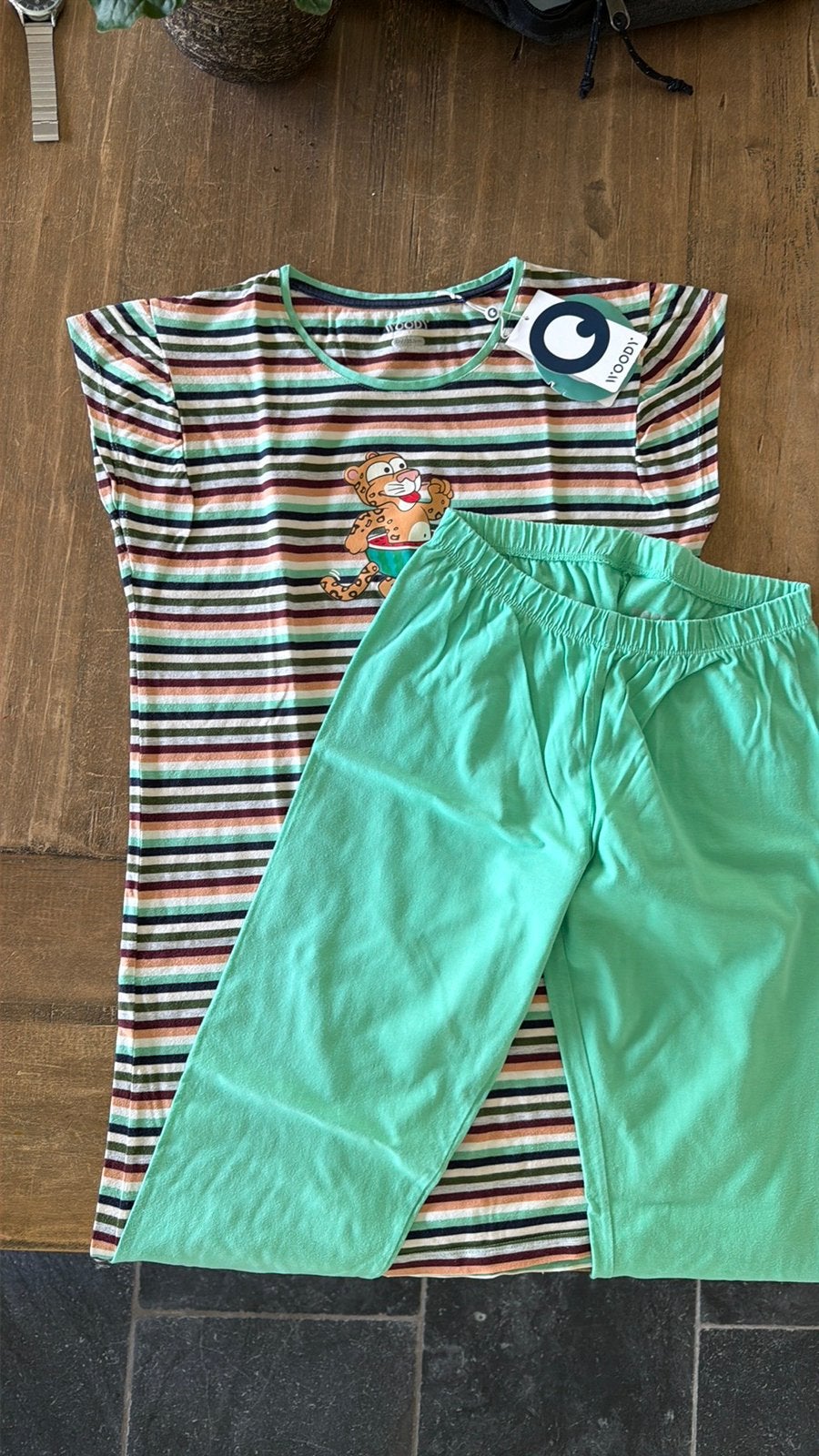Pyjama Woody neuf pour fille taille 12, Enlèvement ou Envoi, Comme neuf, Fille, Vêtements de nuit ou Sous-vêtements