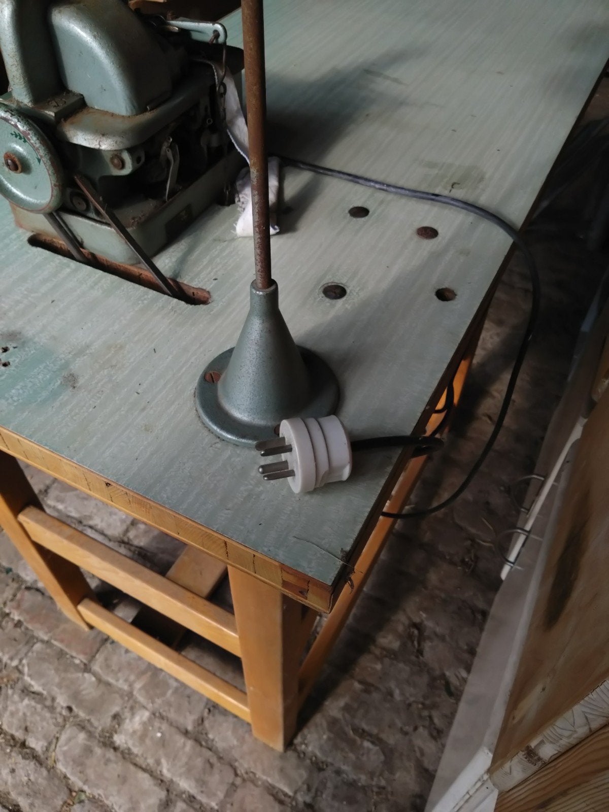 Adler overlockmachine, Enlèvement