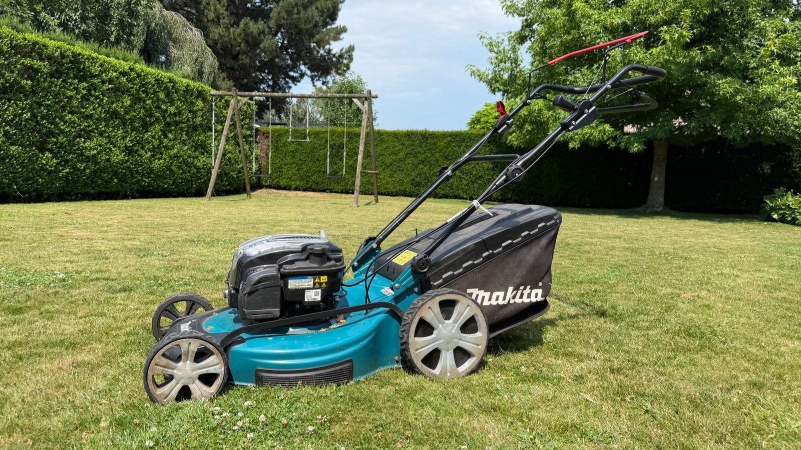 Makita benzinemaaier 56cm breed, easystart motor !, Enlèvement, Comme neuf, 50 cm ou plus, Tondeuses à gazon à essence