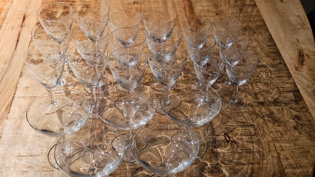 Service de 23 verres vintage gravés – Style Art Déco, Enlèvement