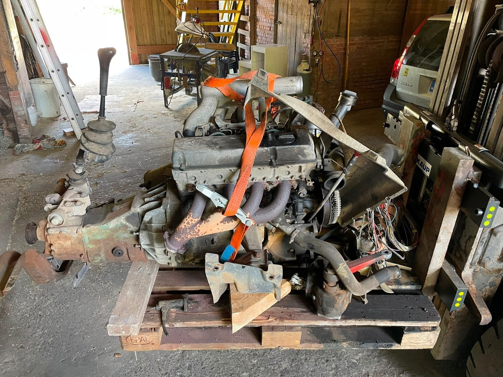 Mercedes 310d motor, Enlèvement