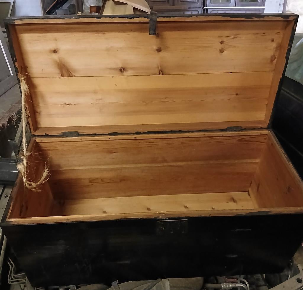 Grote houten kist, Enlèvement