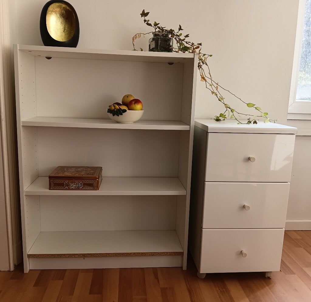 1 commode blanche étroite 3 tiroirs profonds sur roulettes, Maison & Meubles, Armoires | Commodes, Comme neuf, Enlèvement