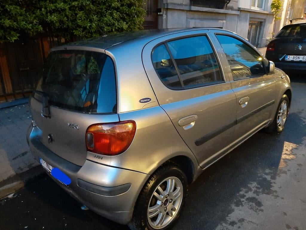 toyota yaris 1,3 benzine  23.03.2004, Auto's, Beige, 5 deurs, Yaris, 64 kW