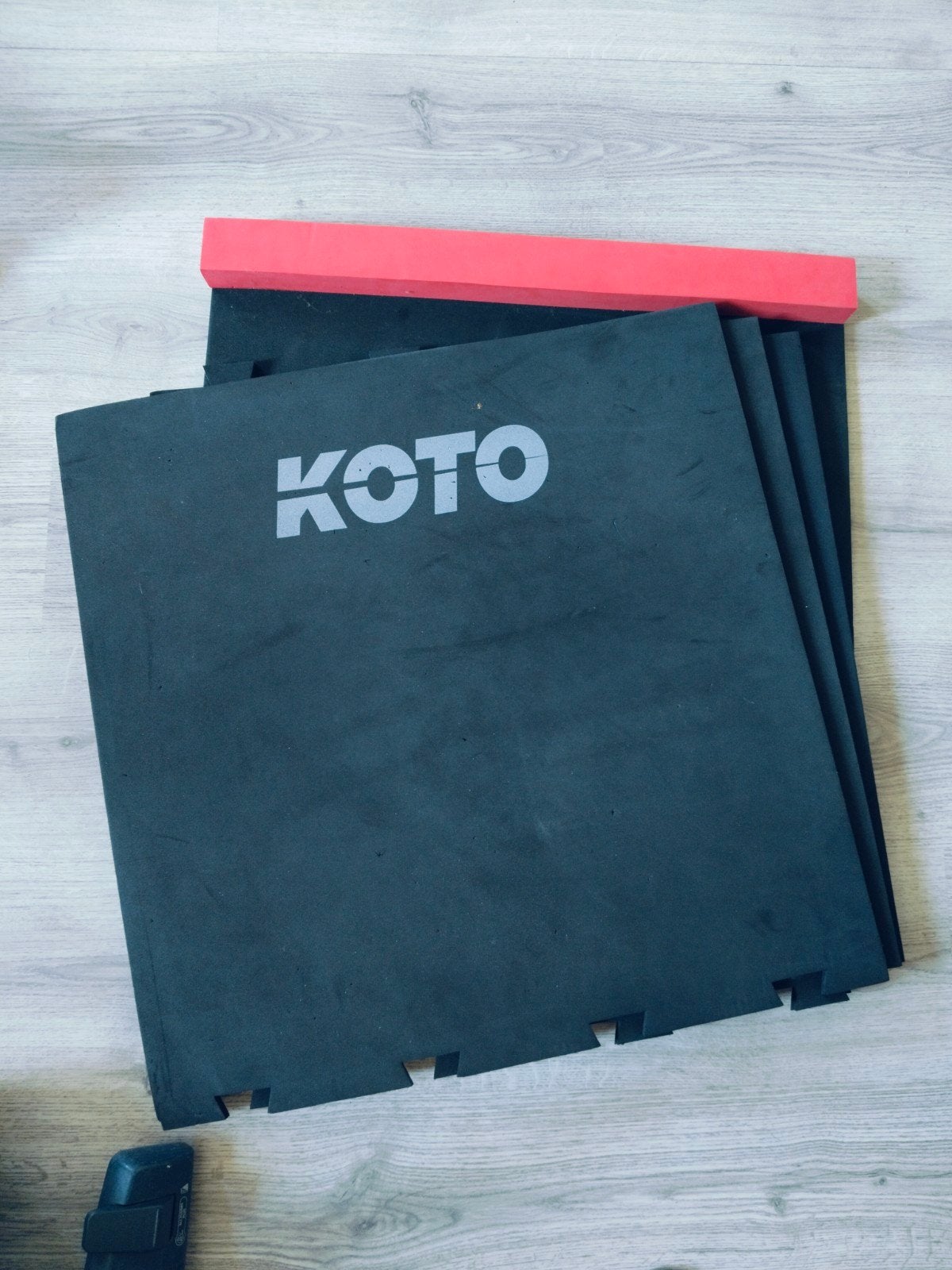 Koto puzzeldartsmat, Enlèvement