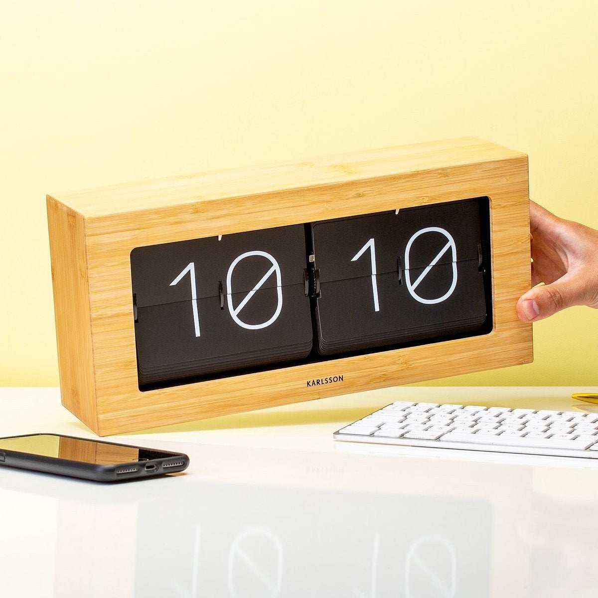 Horloge murale/de table Karlsson en forme de boîte, Flip XL,, Maison & Meubles, Enlèvement ou Envoi
