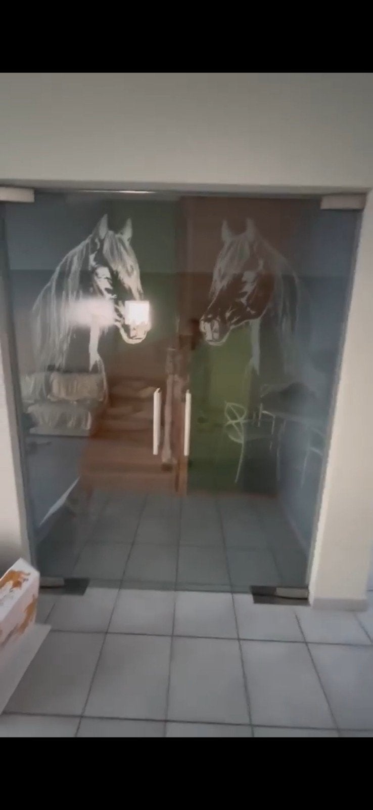 porte en verre, Enlèvement