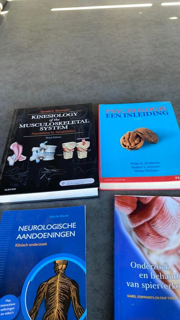 Studieboeken, Ophalen, Zo goed als nieuw