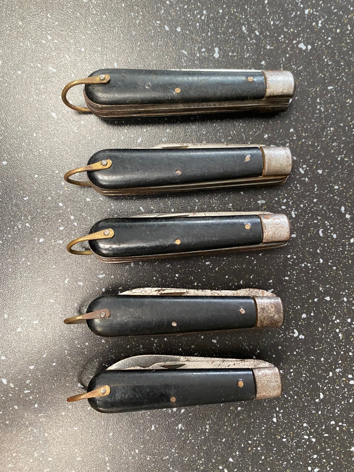 Anciens couteaux de poche, Enlèvement ou Envoi