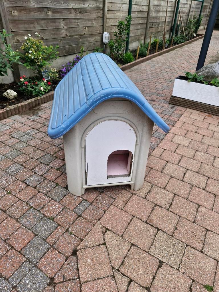 Hondje of katten huisje. Isolatie van binnen., Ophalen
