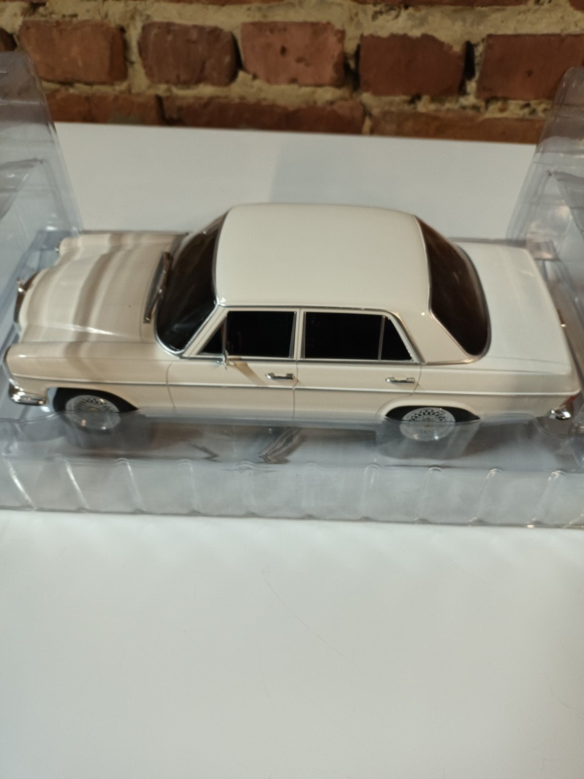 mercedes 200 bar8, échelle 1,18, Enlèvement ou Envoi