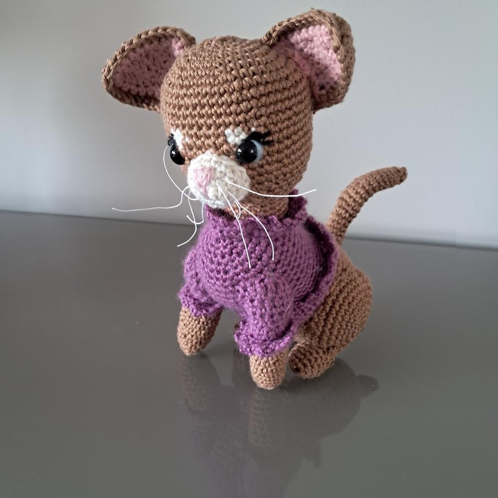 Sophie hondje gehaakt bruin 20 cm hoogte, Enfants & Bébés, Jouets | Peluches, Neuf, Fait main, Brun, Chat