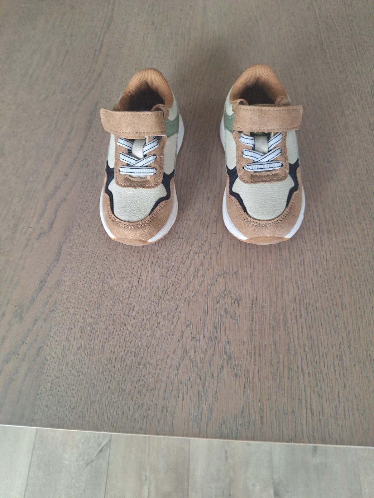 Kindersneaker maat 22, Enfants & Bébés, Vêtements de bébé | Chaussures & Chaussettes, Enlèvement