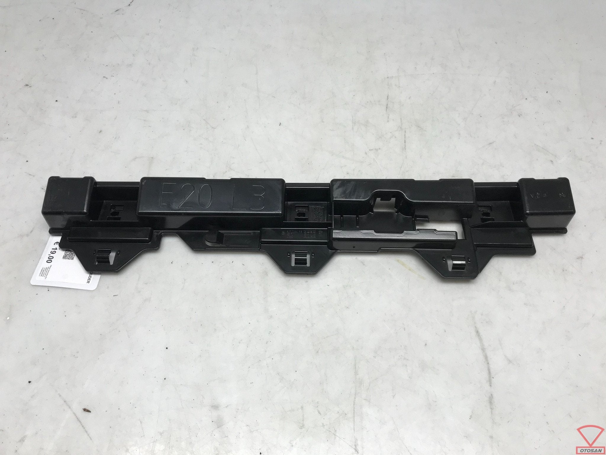 BMW 1 Serie F20 LCI M Side Skirt Houder Links 51777240915, Auto-onderdelen, Petuelring 130
80788  Munich, DE, Gebruikt, Info@bmw.de