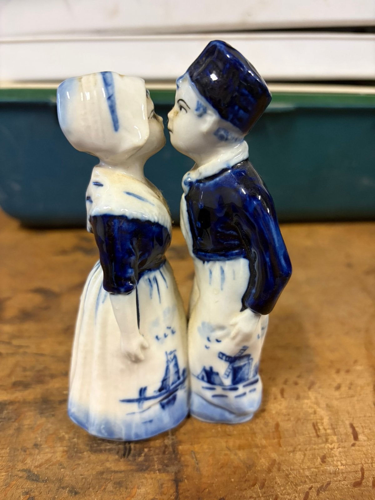 Delfts blauw beeldje, Ophalen