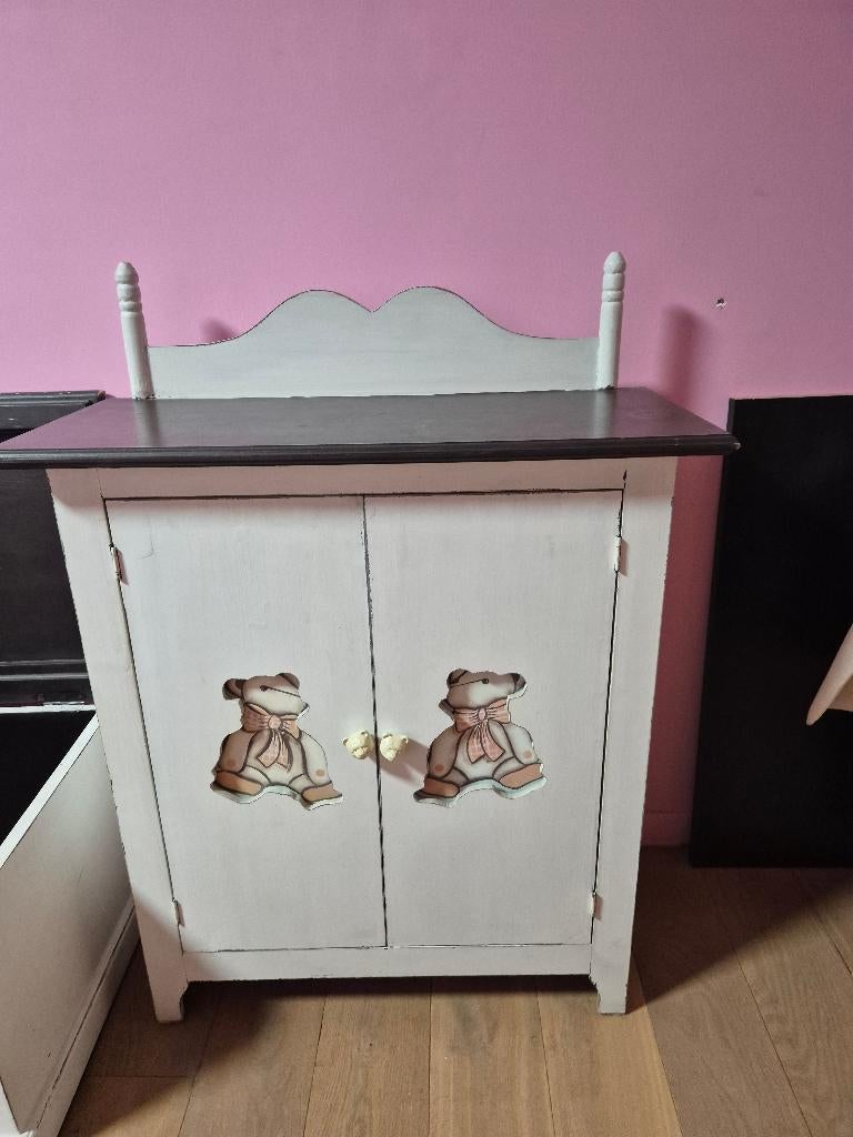 Kastje met berenmotief, Ophalen