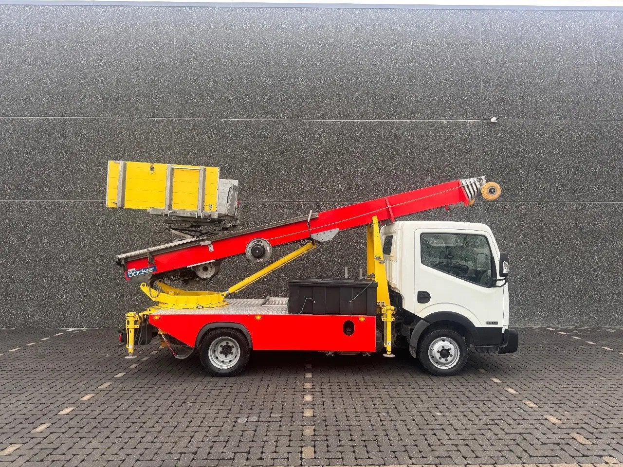 Nissan Cabstar NT400 BOCKER HL26/1-6LH GOOD CONDITION, Auto's, Euro 5, Gebruikt, https://public.car-pass.be/vhr/ebb4ac3f-3d61-4ed0-9266-fd65b4109c7d