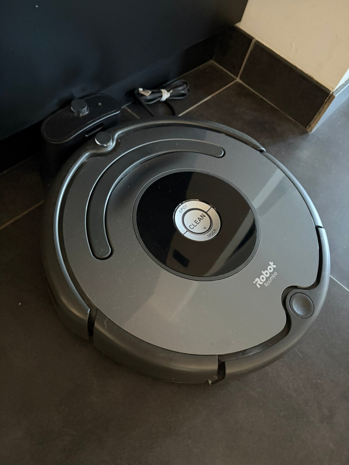 irobot roomba etat neuf + brosses + filtres de rechange, Elektronische apparatuur, Stofzuigers, Ophalen, Zo goed als nieuw