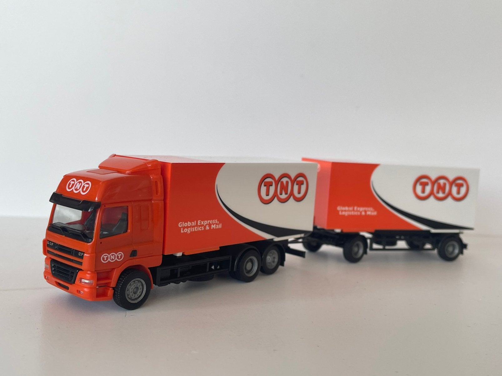 Herpa DAF CF 85 TNT combinatie 1/87, Ophalen of Verzenden, Zo goed als nieuw, Bus of Vrachtwagen, Herpa