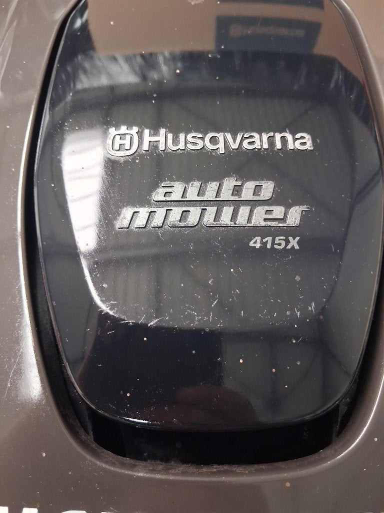 HUSQVARNA 415X, 20 à 25 cm, Comme neuf, Enlèvement, Avec capteur de pluie