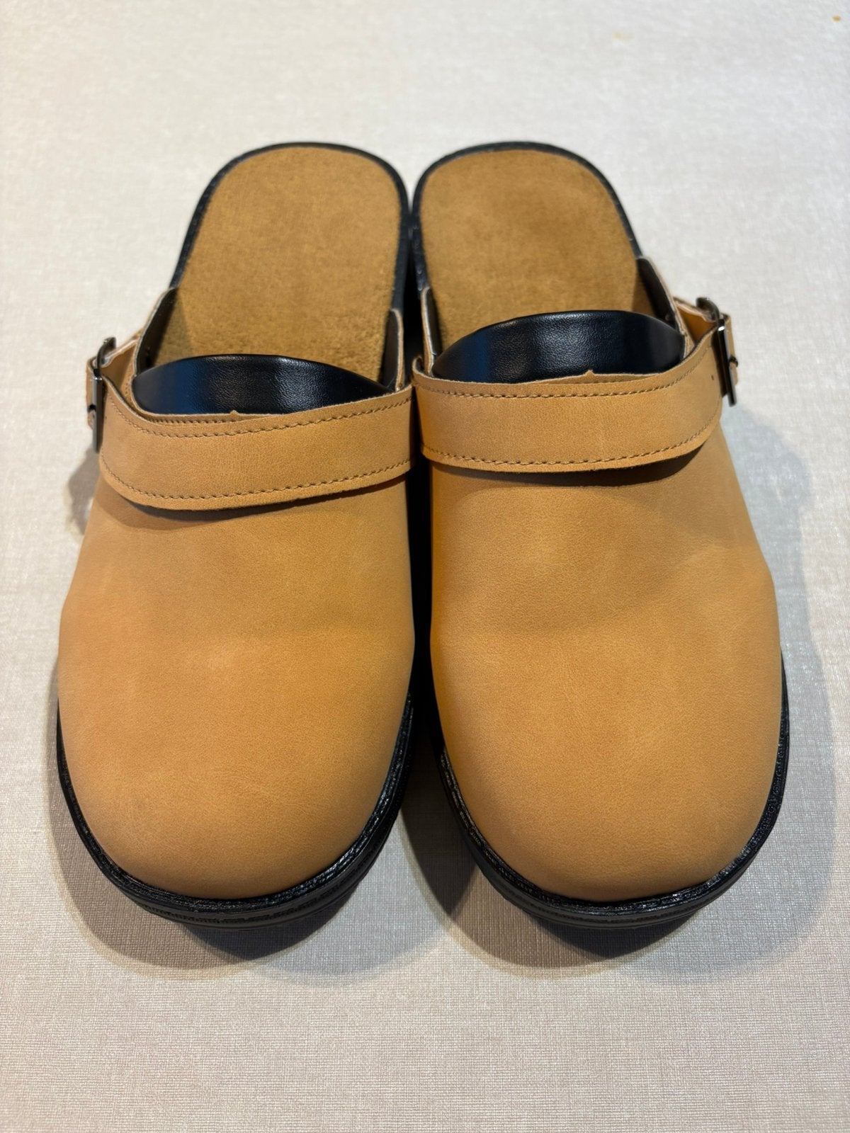 Sabots et chaussons neufs en forme de chameau (39)., Vêtements | Femmes, Chaussures, Neuf, Enlèvement ou Envoi, Orange, Sandales de bain