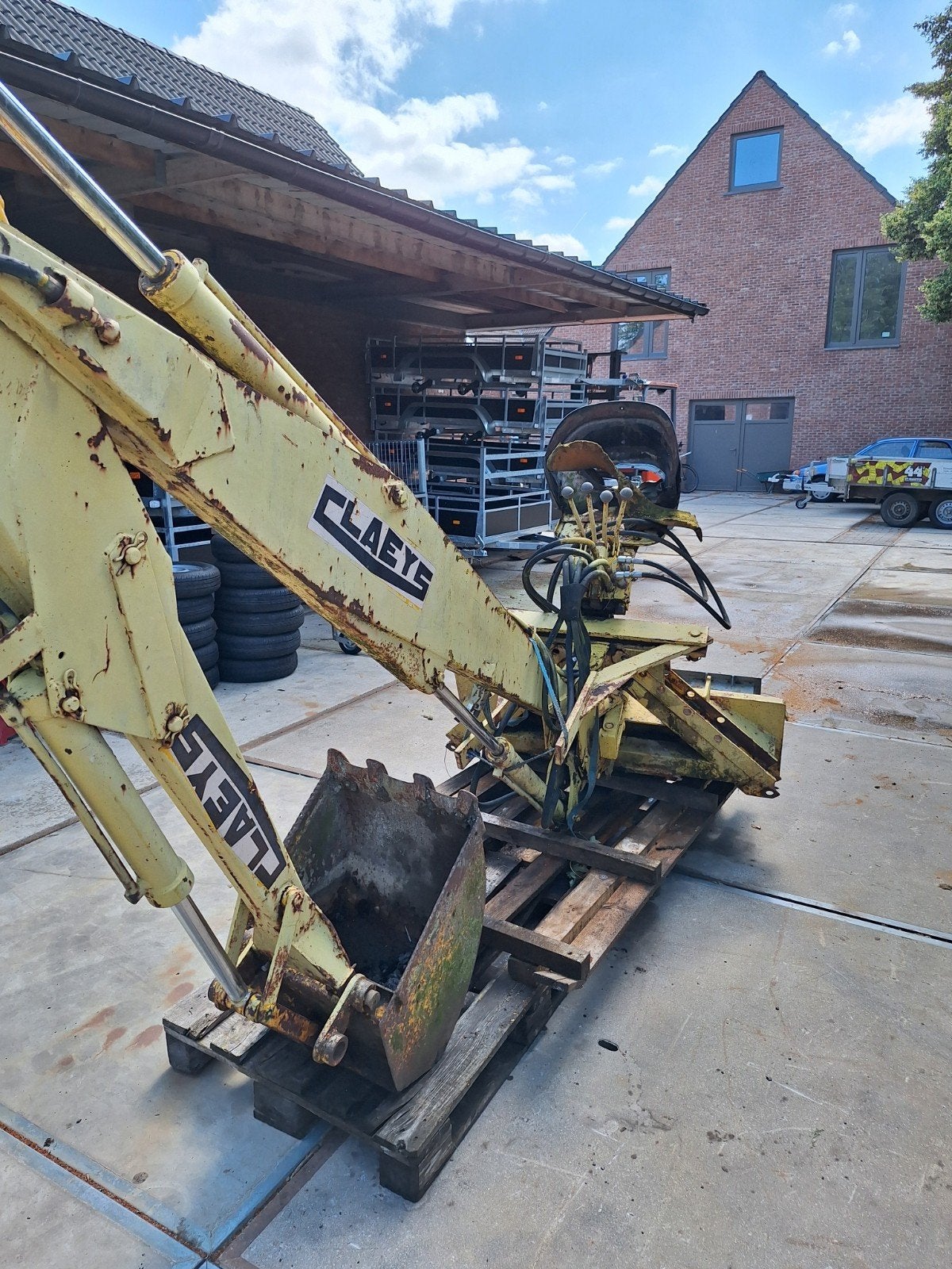 Backhoe Claeys voor schranklader, Enlèvement
