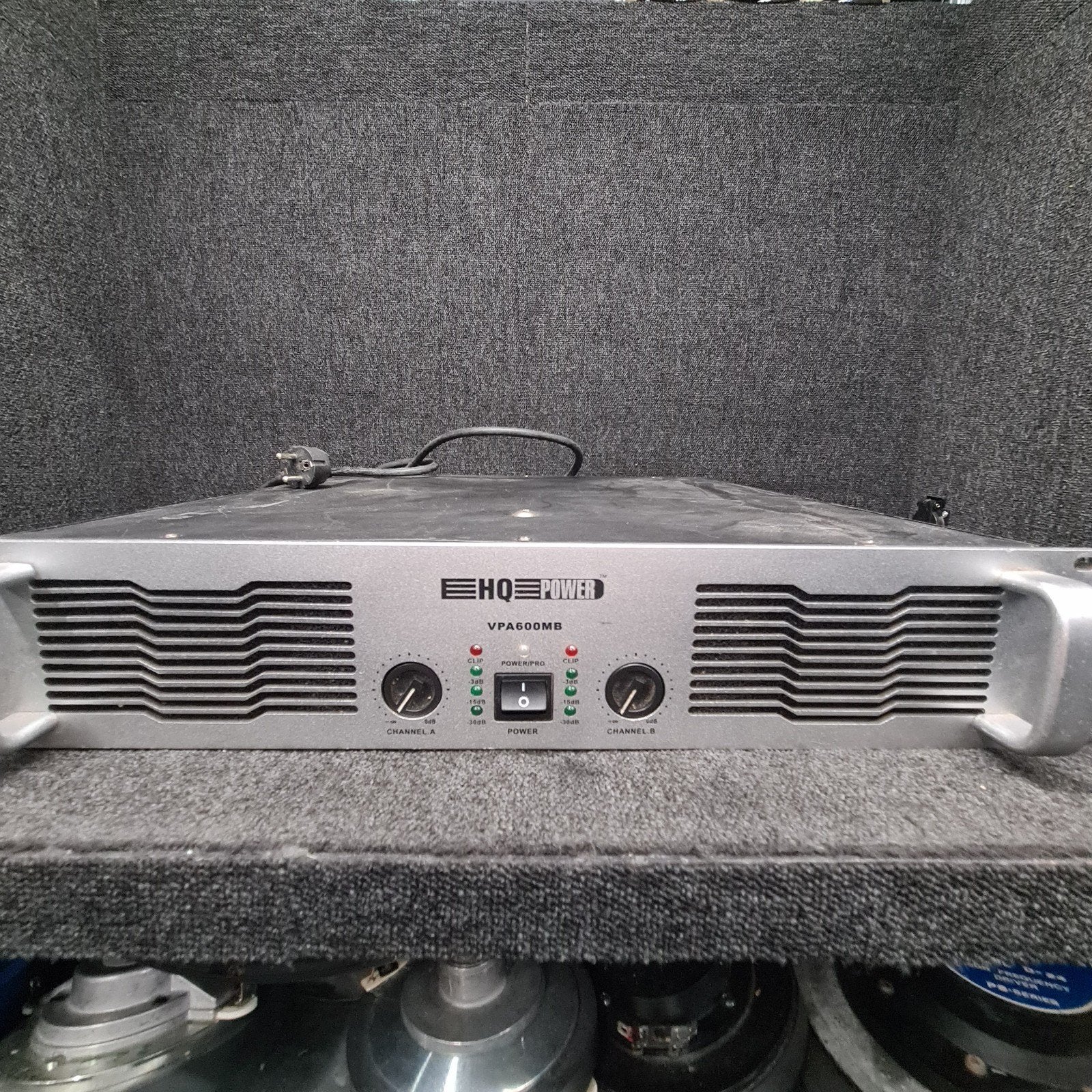 HQ POWER   versterker    2 x 600 watt, Ophalen of Verzenden