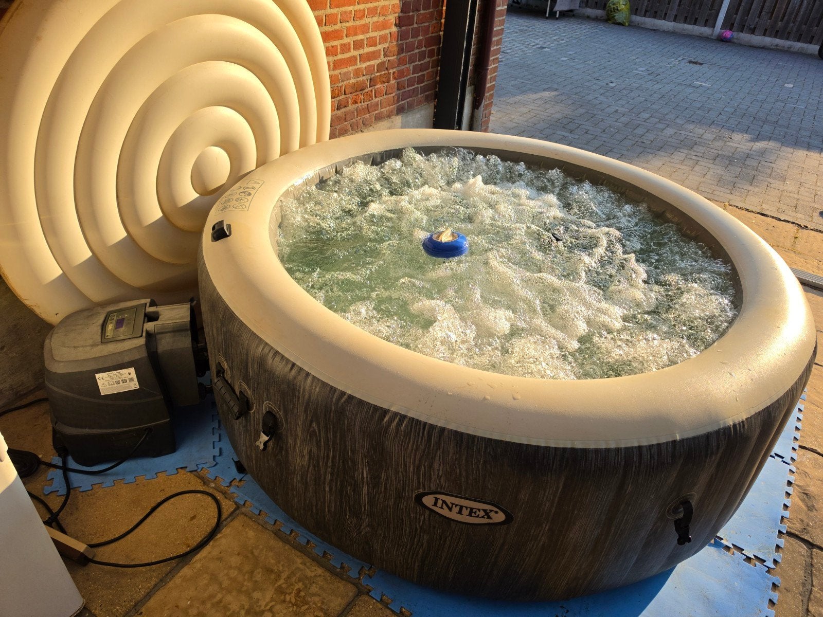 Intex 4-persoons jacuzzi - dekselhoes kapot € 250 euro, Ophalen