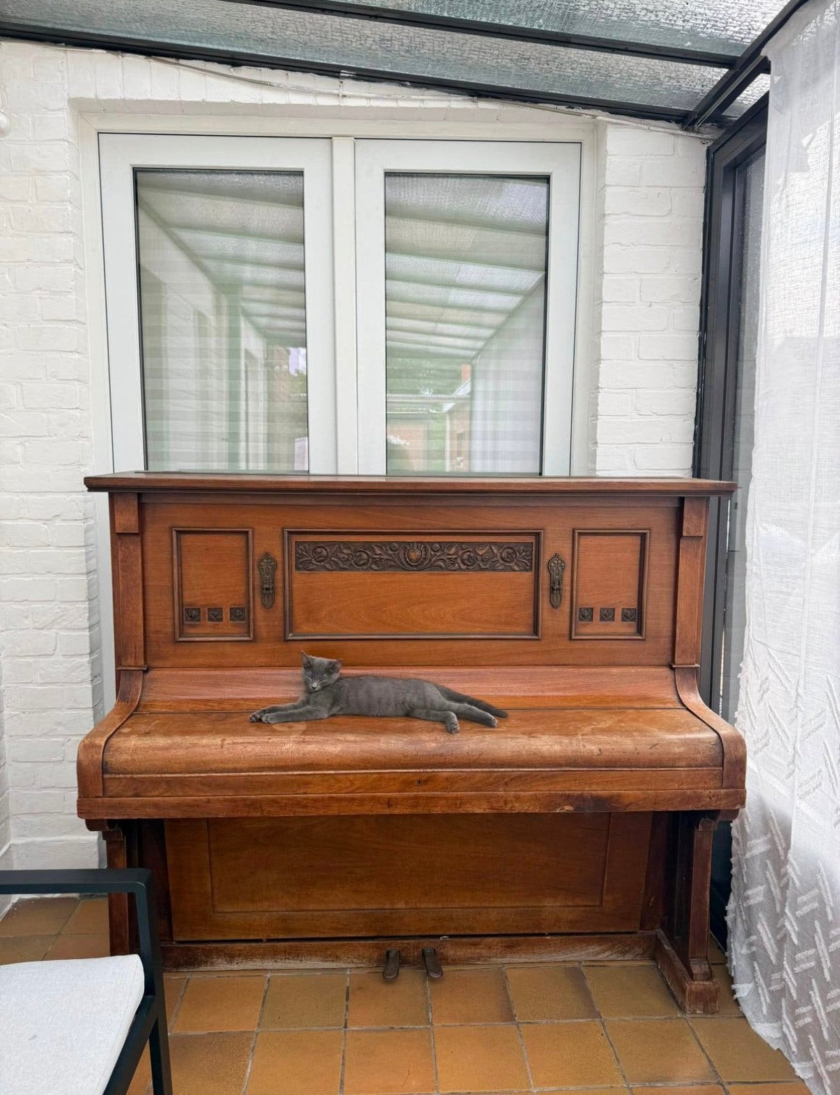 Houten buffet piano, Musique & Instruments, Pianos, Enlèvement, Comme neuf, Piano