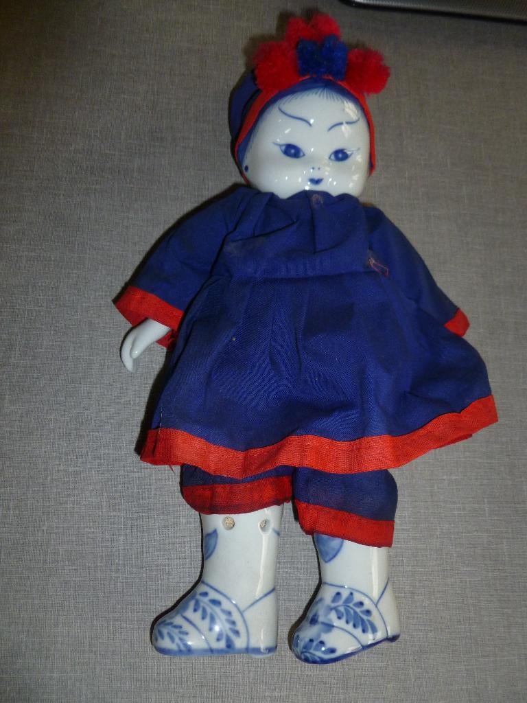 Vintage Aziatische porseleinen pop, Verzamelen, Poppen, Ophalen of Verzenden, Gebruikt, Pop