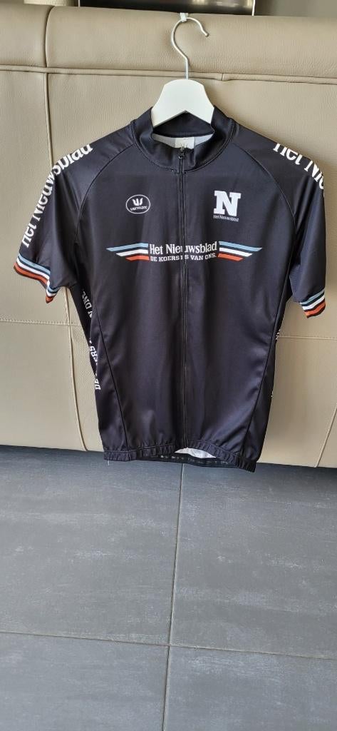 Fietsshirt NIEUWSBLAD - heren - medium - 5 euro, Fietsen en Brommers, Fietsaccessoires | Fietskleding, Ophalen, Zo goed als nieuw
