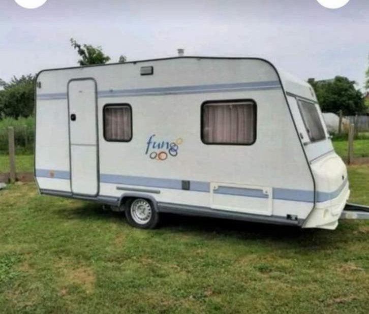 Zeer verzorgde Bürstner Fun 4026 met nieuwe opblaasbare tent, Caravanes & Camping, Caravanes, Particulier, Bürstner, Réfrigérateur