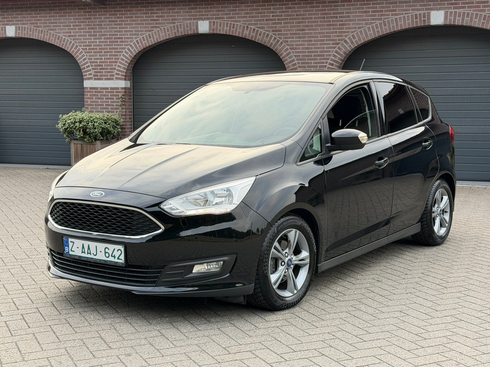Ford C-Max FaceLift 1,0 cc à essence, 45 000 km, garant 2017, Autos, Achat, Euro 6, Entreprise, Boîte manuelle