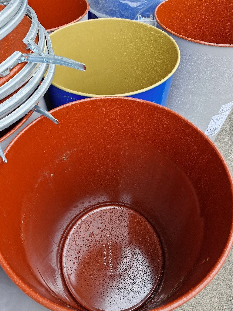 Stalen vaten 200L, Ophalen