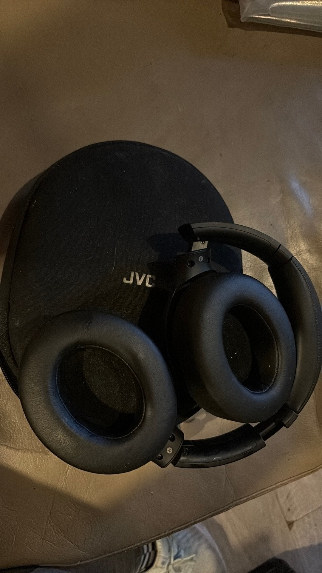 Koptelefoon jvc zwart in jvc etuis, Audio, Tv en Foto, Luidsprekerboxen, Ophalen, Zo goed als nieuw, JVC