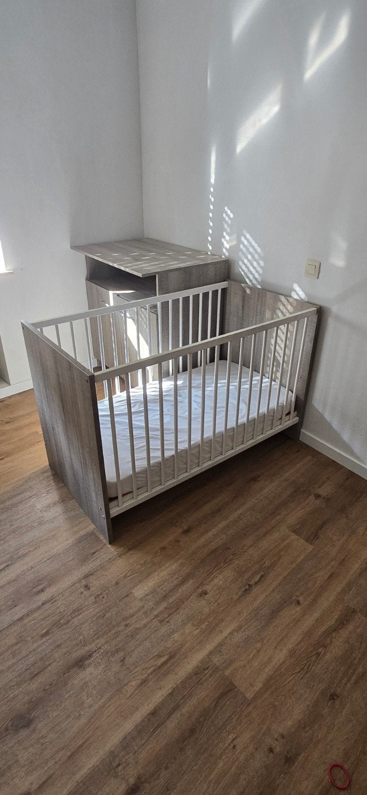 baby bed + commodin, Enfants & Bébés, Chambre d'enfant | Chambres d'enfant complètes, Enlèvement, Utilisé, Garçon ou Fille